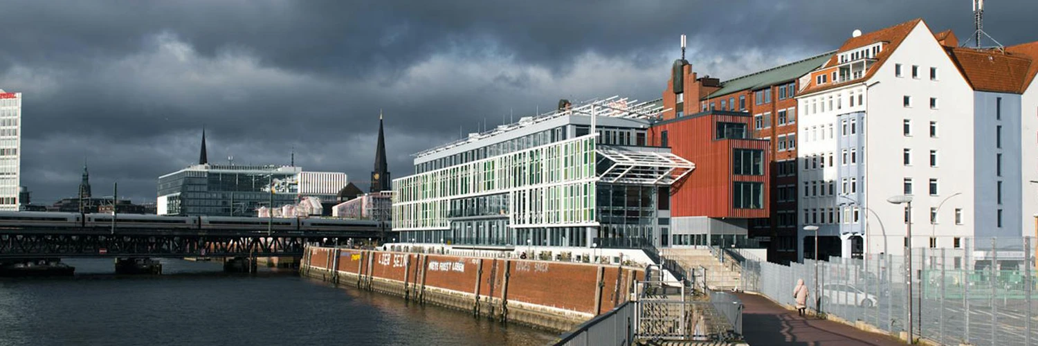 HafenCity: Şık Kafeler ve Deniz Esintisi