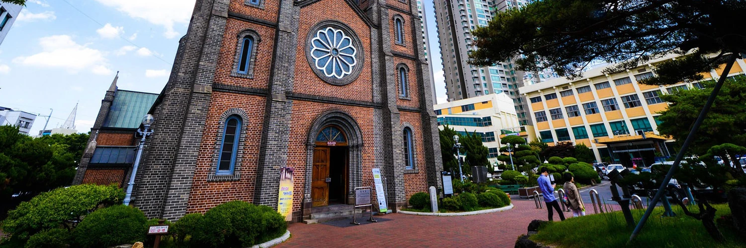 Gyesan Katedrali: Daegu’da Tarihi Bir Kilise