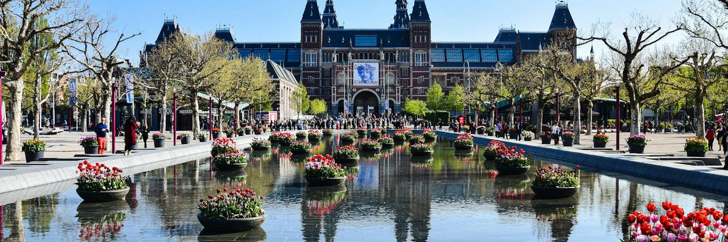 Amsterdam’ın Müzeler Meydanı: Museumplein