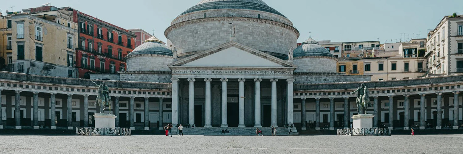 Piazza del Plebiscito: Napoli’nin Kalbi