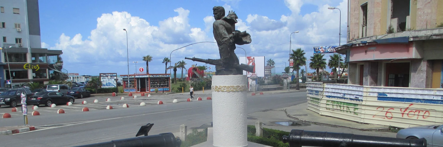 Mujo Ulqinaku Anıtı: Durrës’te Tarihi Nokta