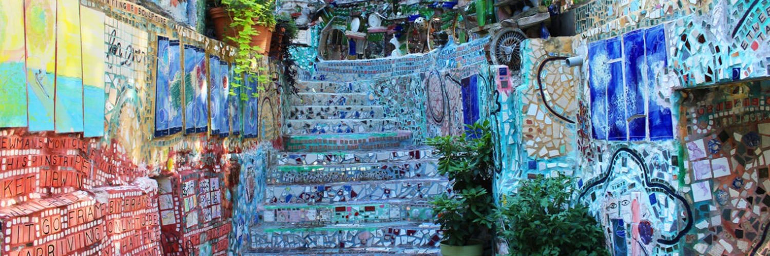 Philadelphia’s Magic Gardens: Mozaiklerle Dolu Bir Dünya
