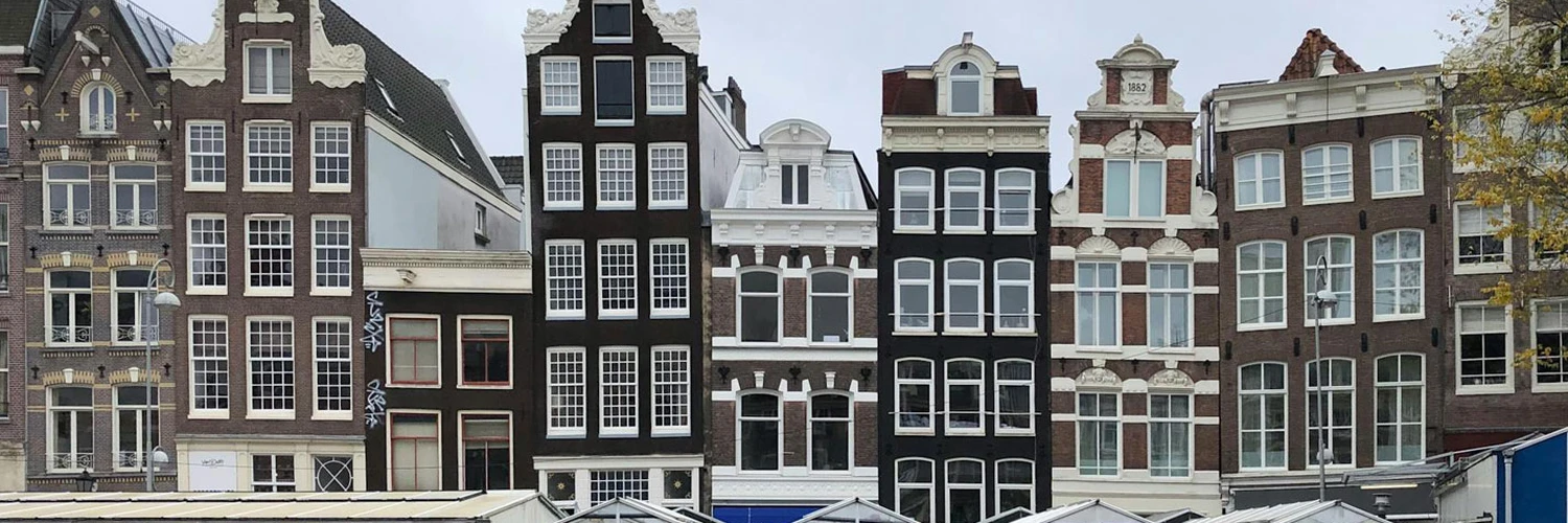 Bloemenmarkt: Amsterdam’ın Çiçek Pazarı