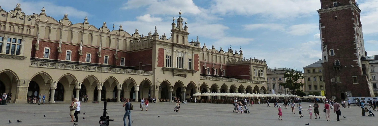 Belediye Binası Kulesi: Krakow’un Tarihi Simgesi