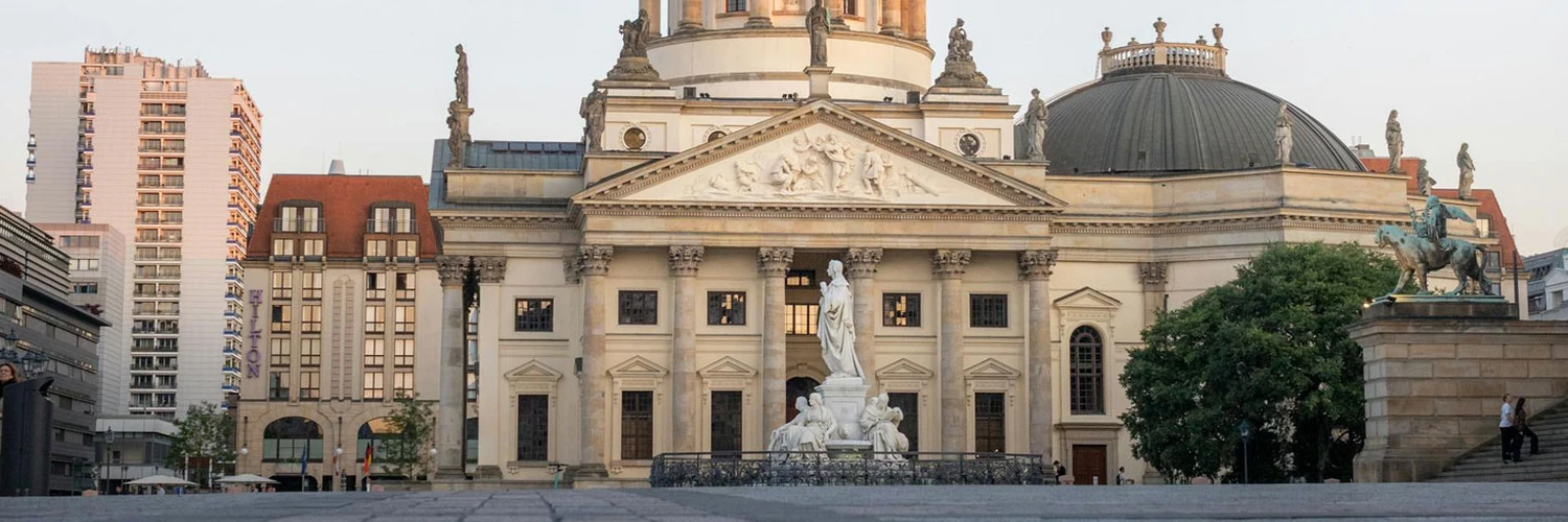 Gendarmenmarkt ve Dom: Şehrin Simgesel Durağı