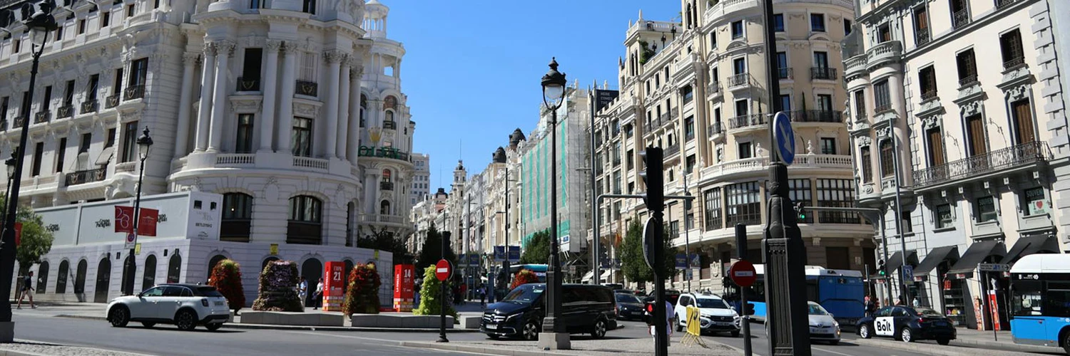 Madrid’de Mimari Güzellik: Metrópolis Binası