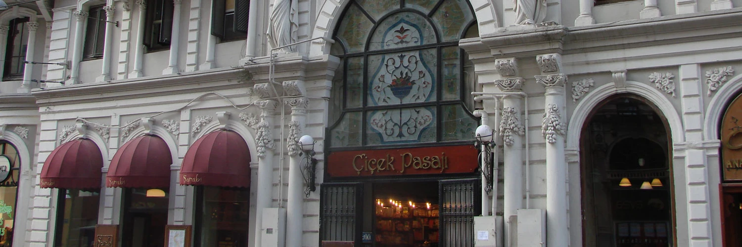 Beyoğlu’nun Simgesi: Çiçek Pasajı