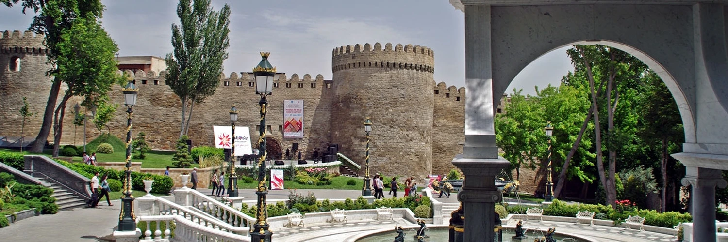 Bakü Filarmoni Bahçesi: Fotoğraf ve Manzara Noktası