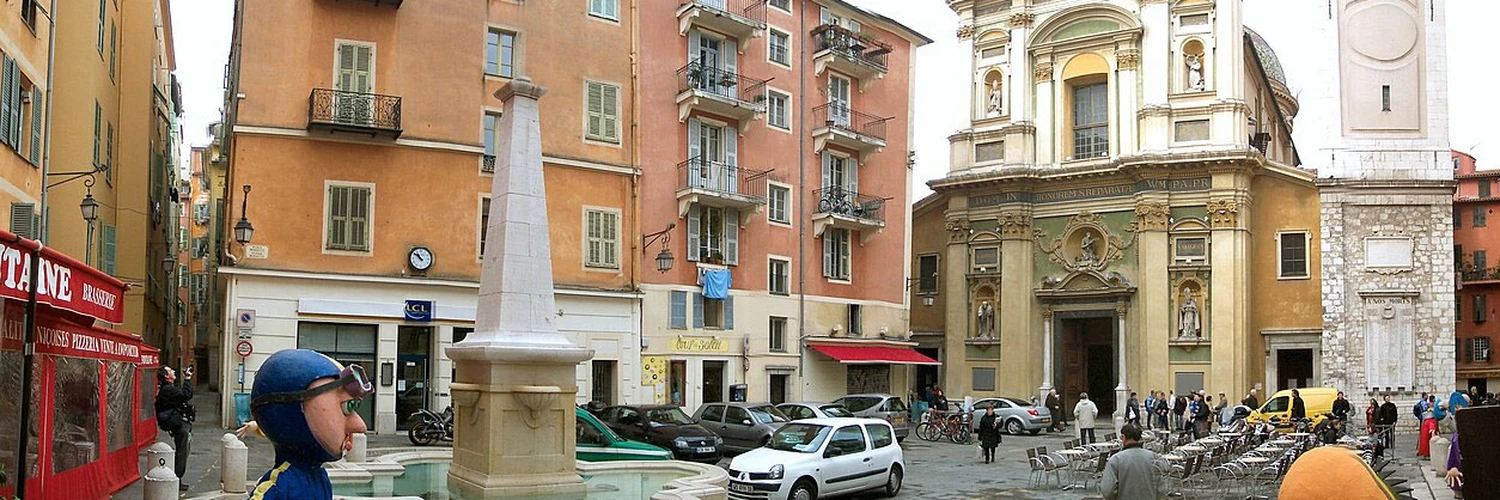 Place Rossetti: Renkli Binalar ve Sokak Atmosferi