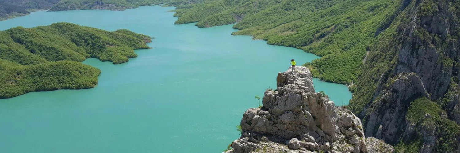 Bovilla Gölü: Arnavutluk’un Saklı Cenneti