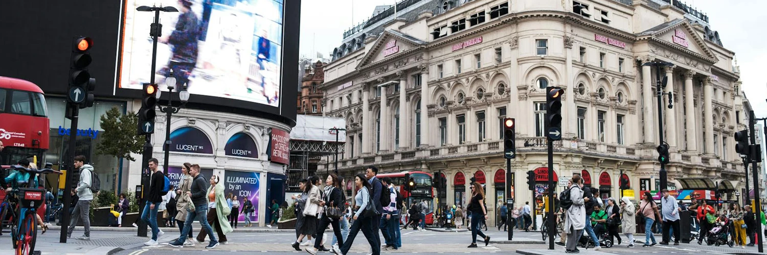Piccadilly Circus: Şehrin Ritim Noktası