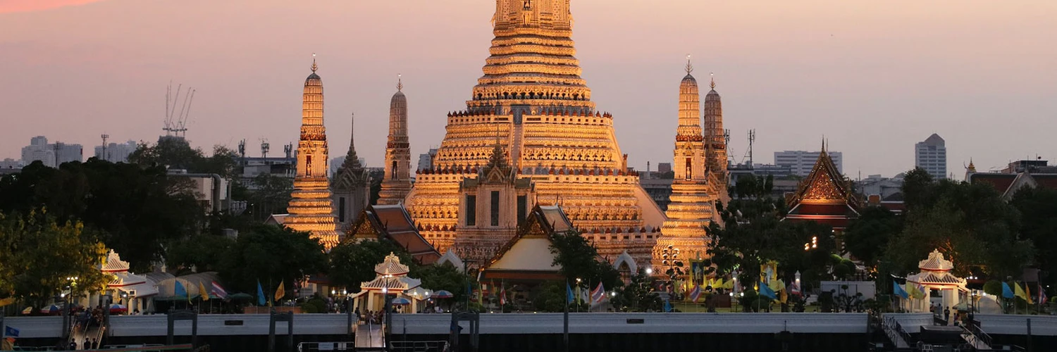 Bangkok’un En Güzel Tapınağı: Şafak Tapınağı