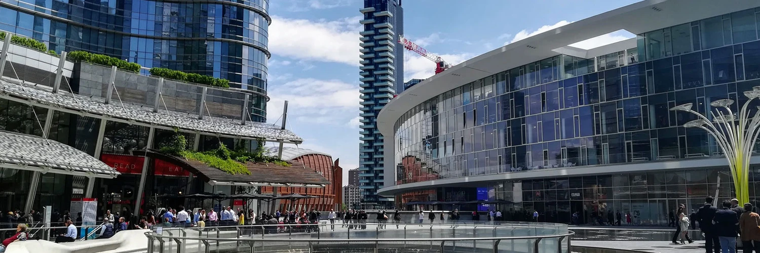 Milano’da Modern Yaşam: Gae Aulenti Meydanı