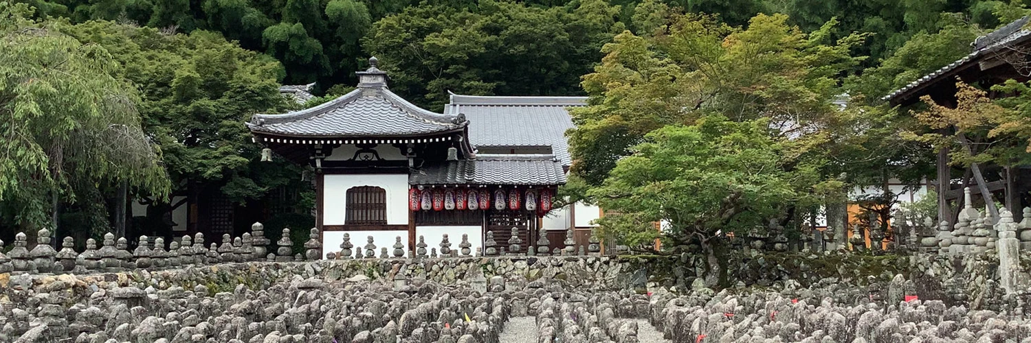 Kyoto’nun Gizemli Tapınağı: Adashino Nenbutsu-ji