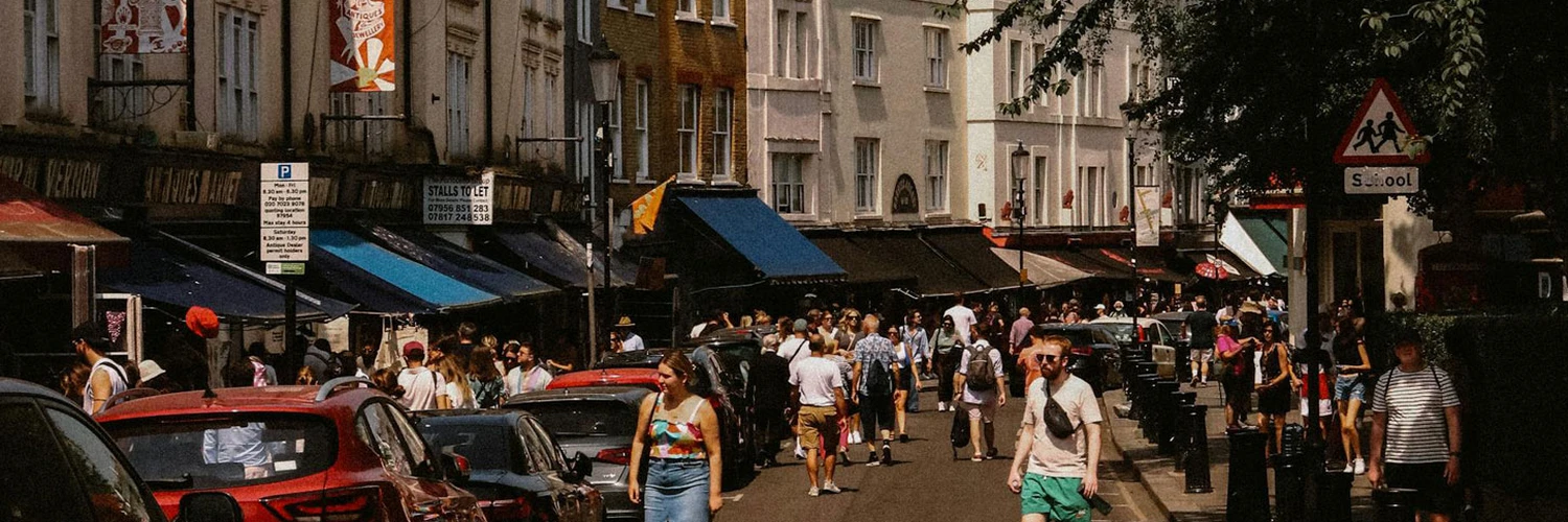 Portobello Road Market: Londra’nın Renkli Pazarı