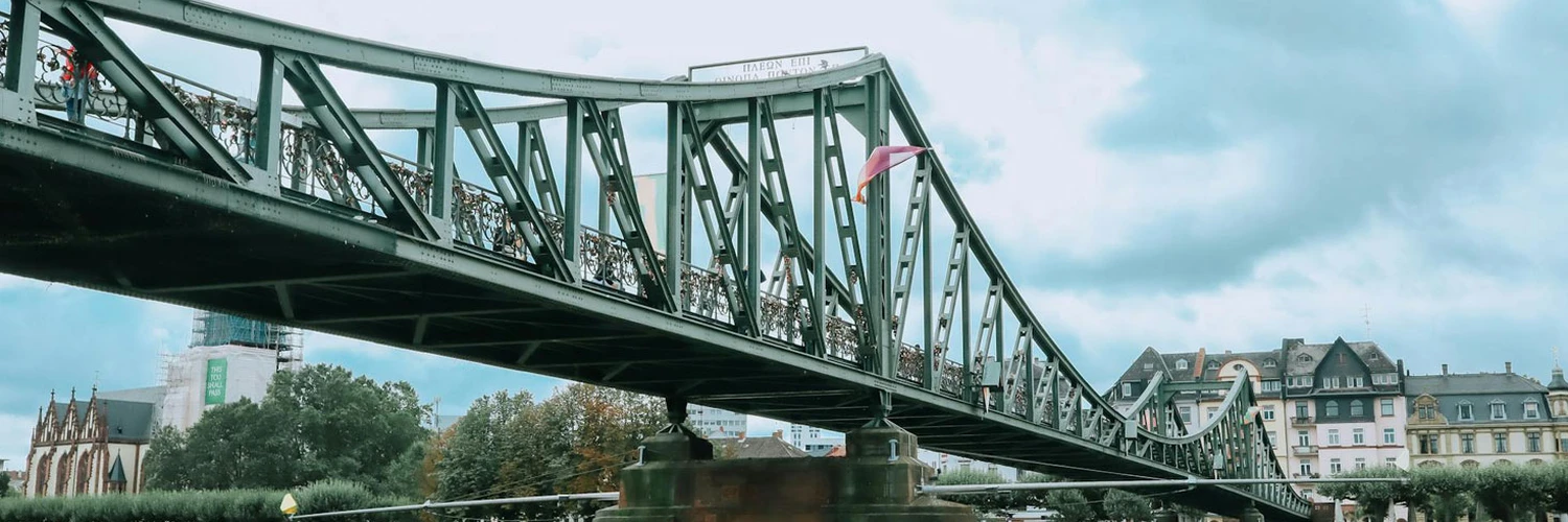 Frankfurt’un İkonik Köprüsü: Eiserner Steg