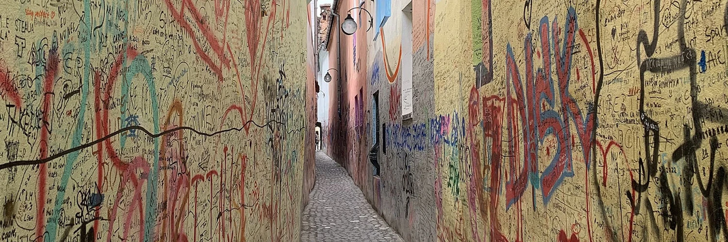 Strada Sforii: Brașov’un En Dar Sokağı