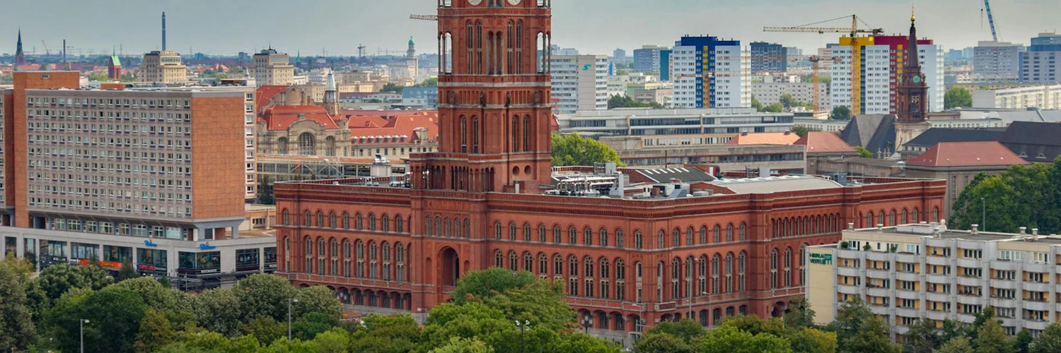 Rotes Rathaus: Berlin’in Kızıl Belediye Binası