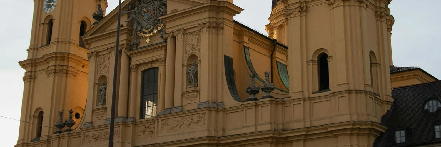 Theatinerkirche: Münih’in Barok Mimarisi Zirvesi