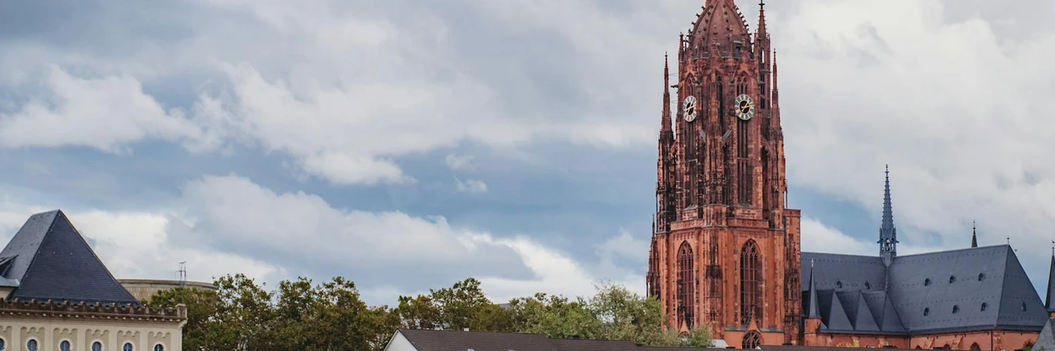 Frankfurt Katedrali: Tarihin, İnancın ve Gücün Simgesi