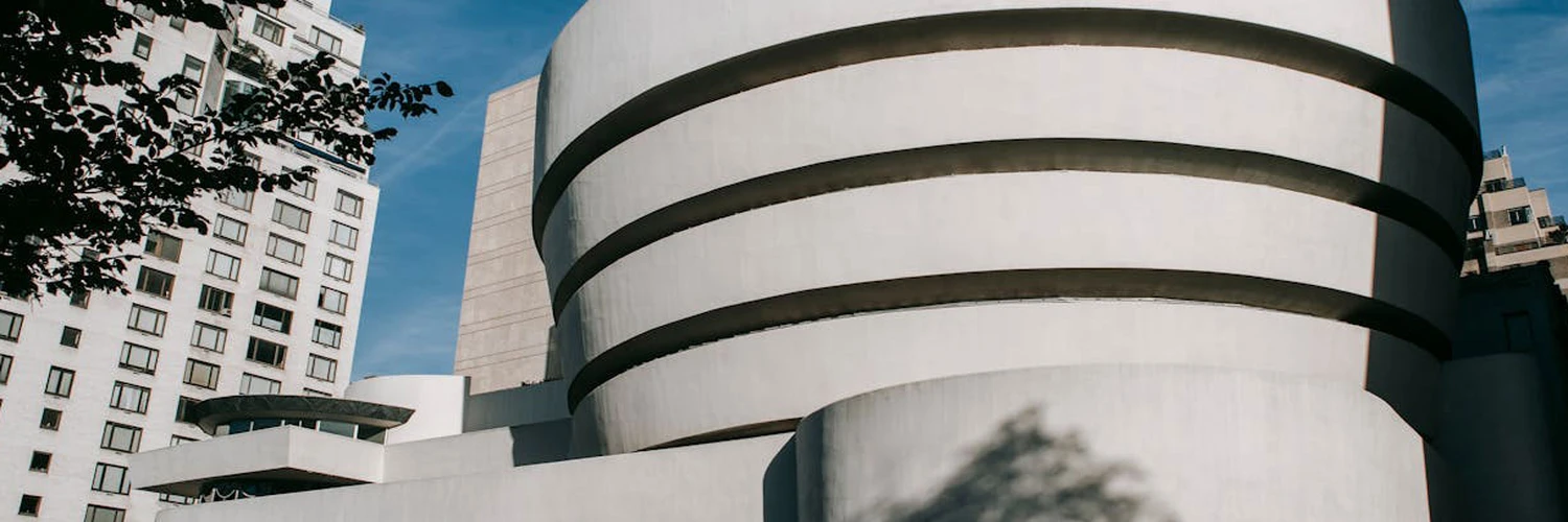 Solomon R. Guggenheim Müzesi: Tarih ve Kültür Rehberi