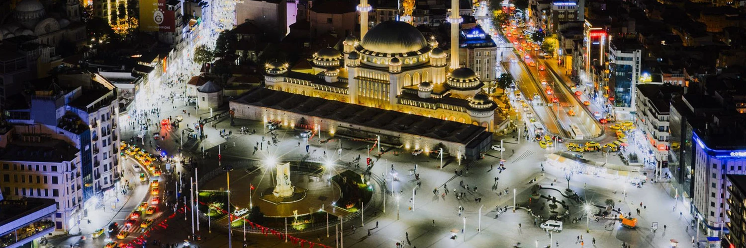 Taksim Meydanı Gezi Rehberi: Tarih, Ulaşım ve İpuçları