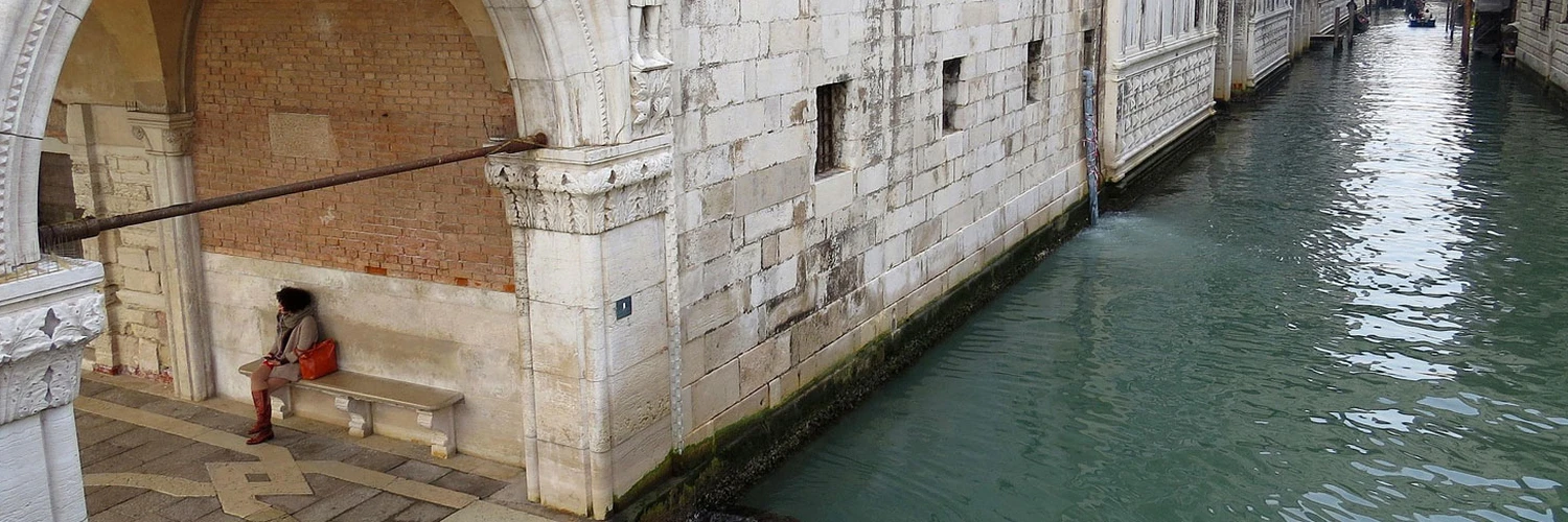 Ahlar Köprüsü: Venedik’in En Romantik Noktası