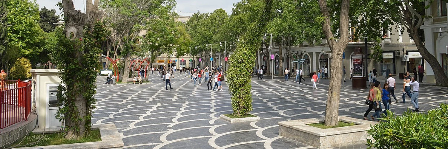 Bakü Çeşmeler Meydanı: Tarih, Atmosfer ve Keyif