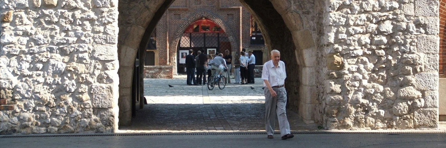 St. Florian Kapısı: Krakow’un Tarihi Girişi