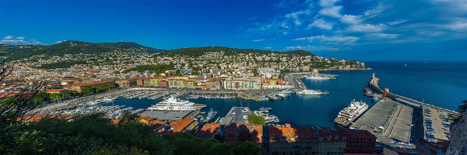 Port Lympia: Yatlarla Dolu Renkli Bir Liman