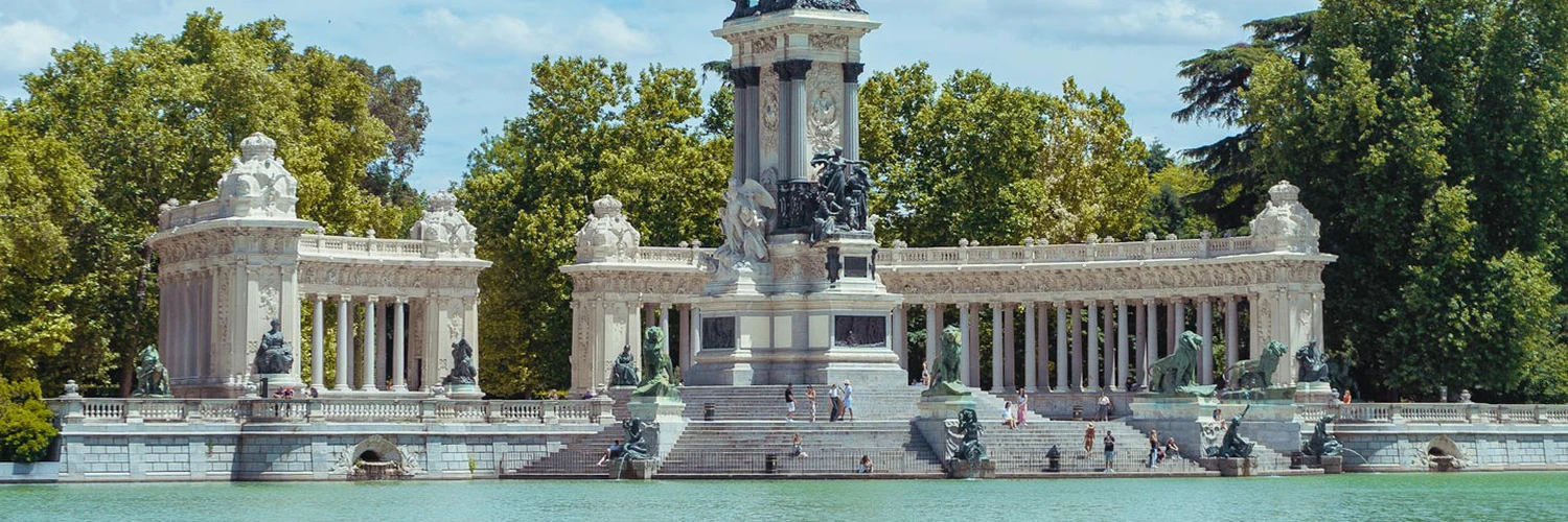El Retiro Park: Madrid’in Yeşil Vahası