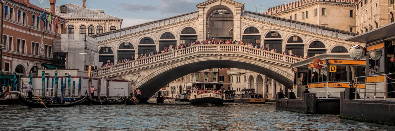 Büyük Kanal Üzerinde: Rialto Köprüsü