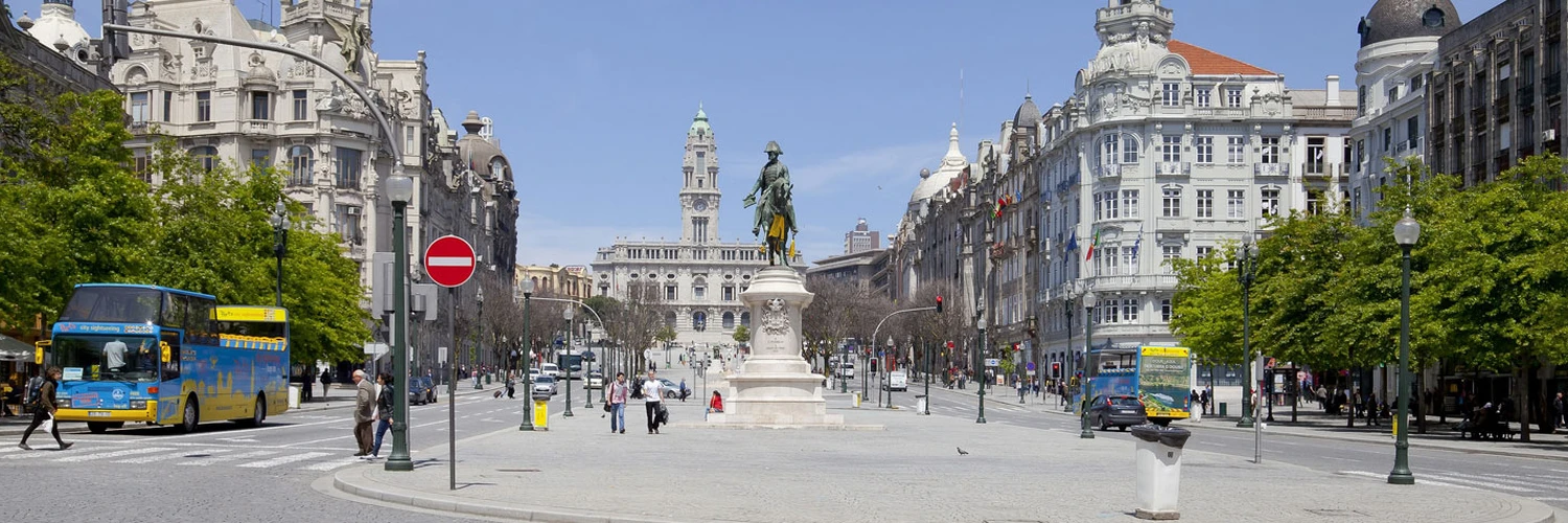 Praça da Liberdade: Porto’da Şehir Yaşamı