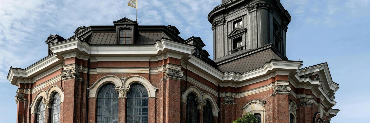St. Michaelis: Gökyüzüne Uzanan Hamburg İkonu