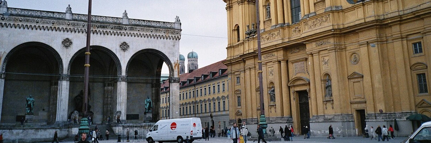 Feldherrnhalle: Münih’in Tarihî Zafer Meydanı