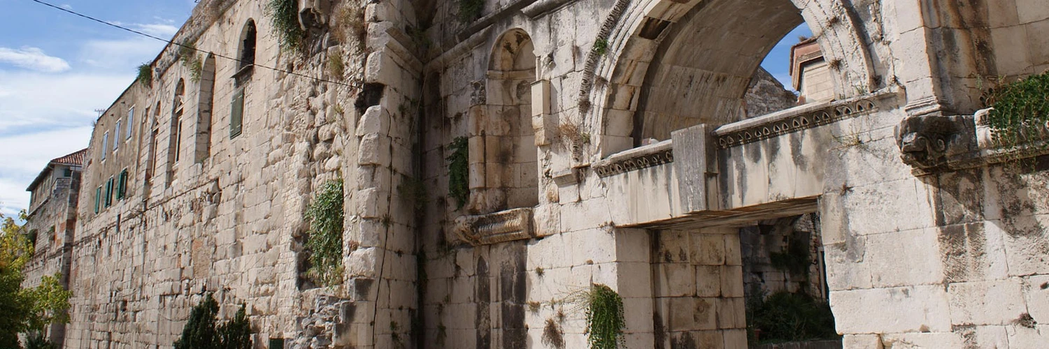 Altın Kapı: Split’in Tarihi Girişi