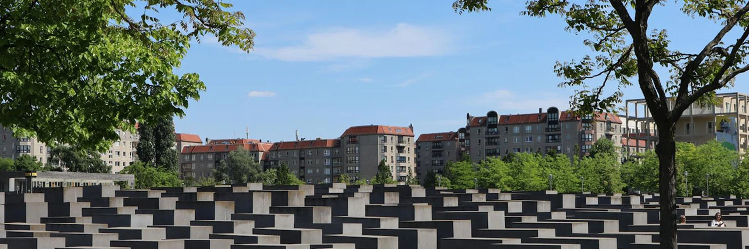 Holocaust Anıtı: Sessizliğin İçinde Derin Bir Anı