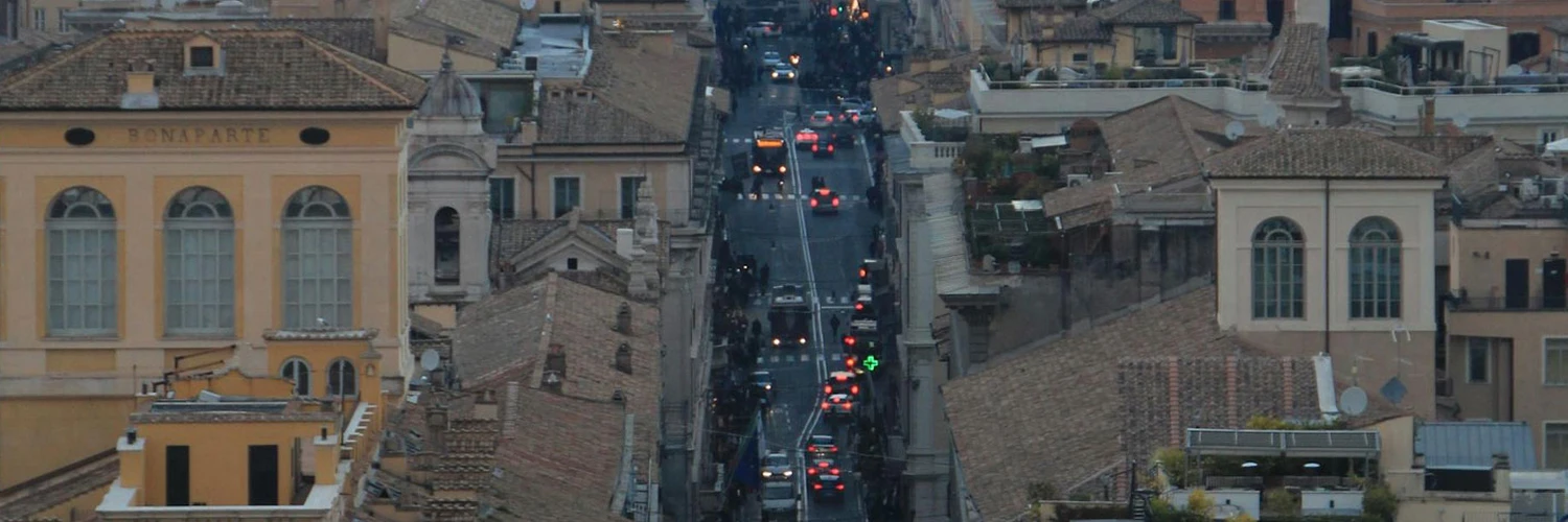 Roma’nın Ünlü Caddesi: Via del Corso
