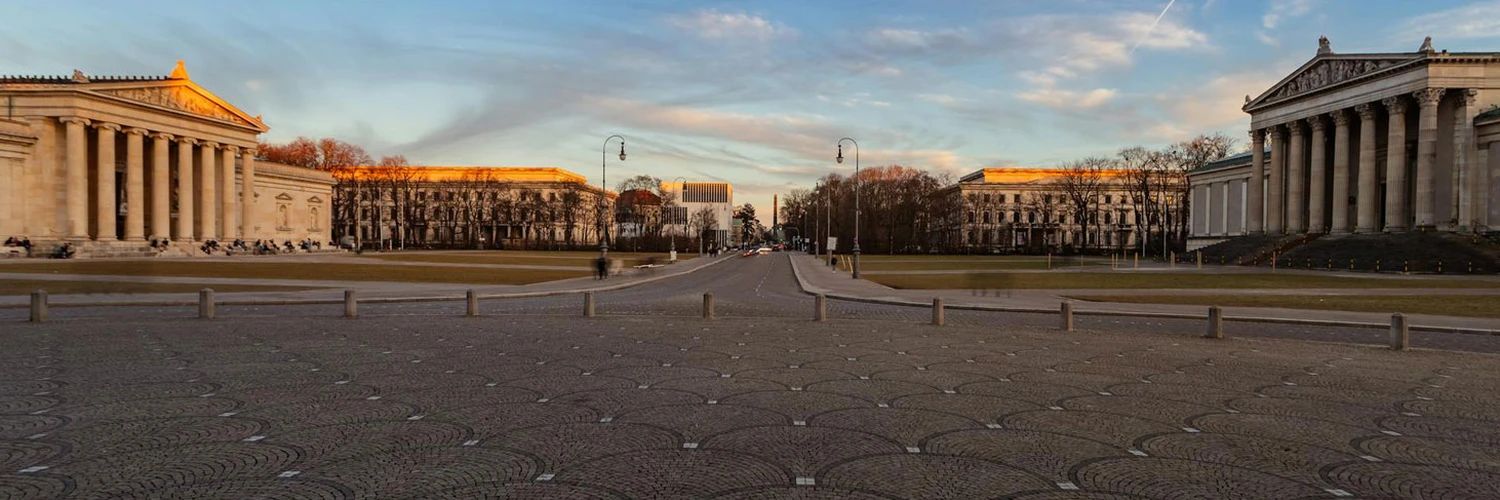 Königsplatz: Tarih ve Kültürle Dolu Bir Meydan