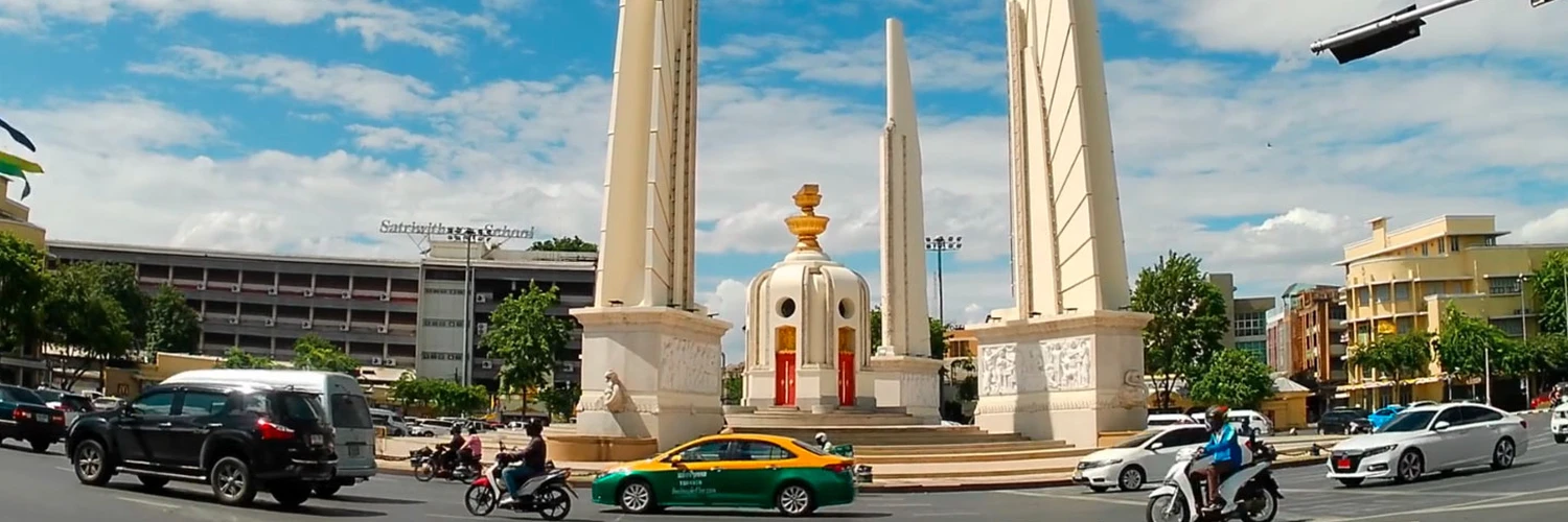 Democracy Monument: Bangkok’un Tarihi Anıtı