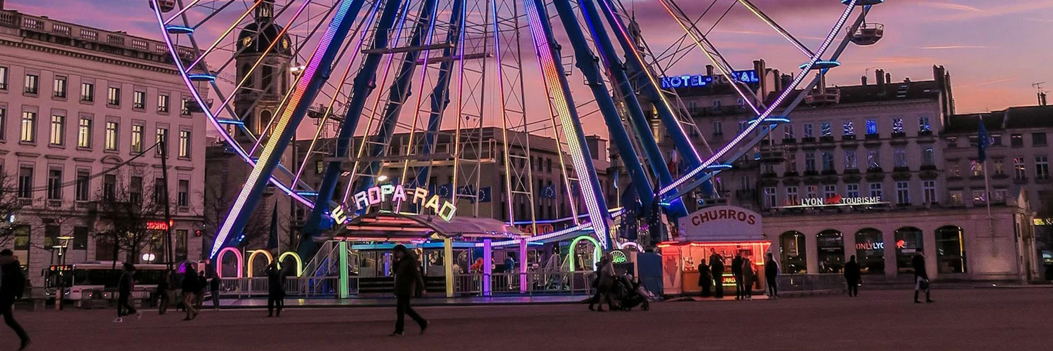 Place Bellecour: Lyon’un Kalbinde Geniş Bir Meydan